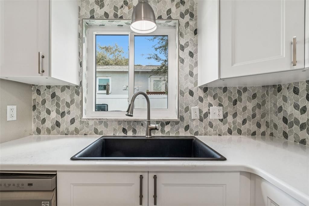 For Sale: $430,000 (3 beds, 2 baths, 1084 Square Feet)