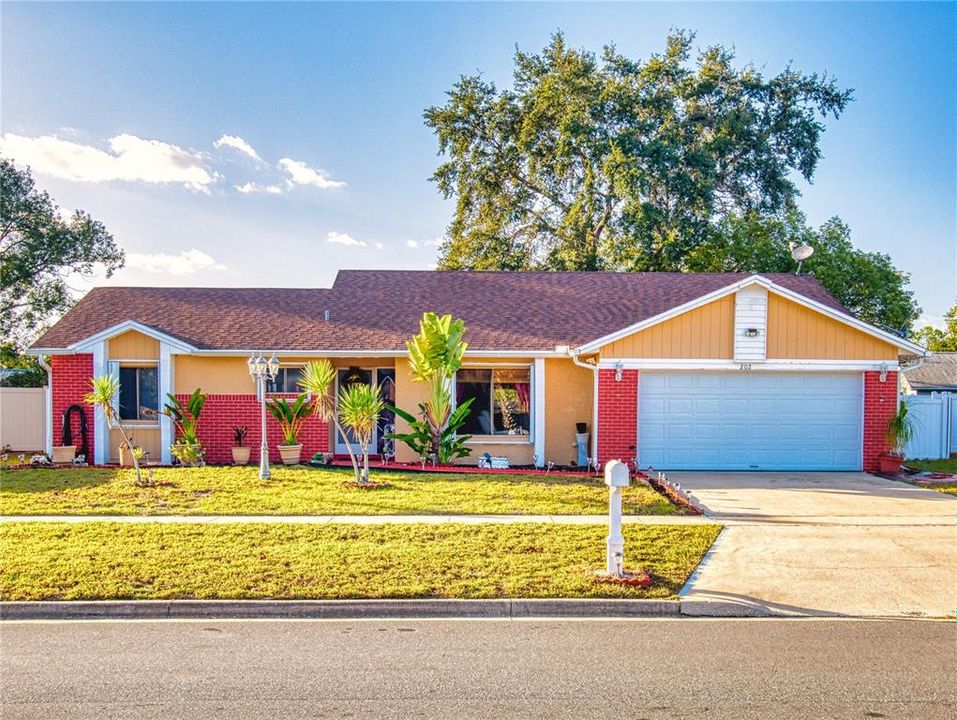 For Sale: $335,500 (3 beds, 2 baths, 1841 Square Feet)