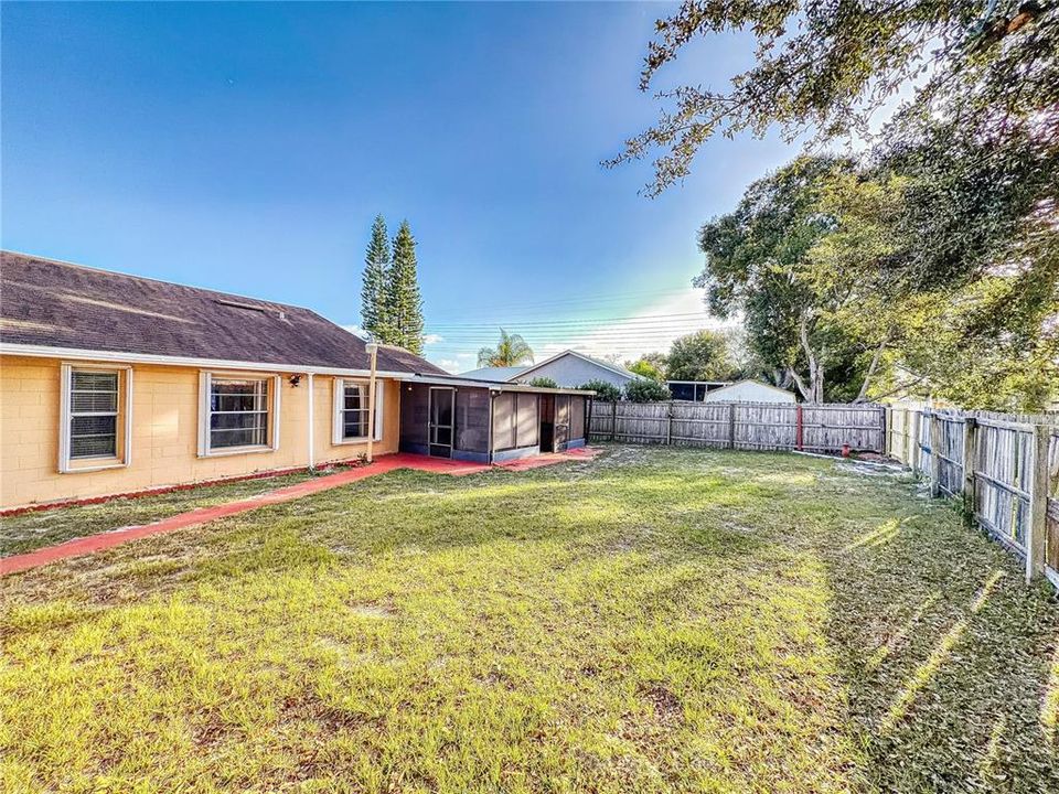 For Sale: $335,500 (3 beds, 2 baths, 1841 Square Feet)