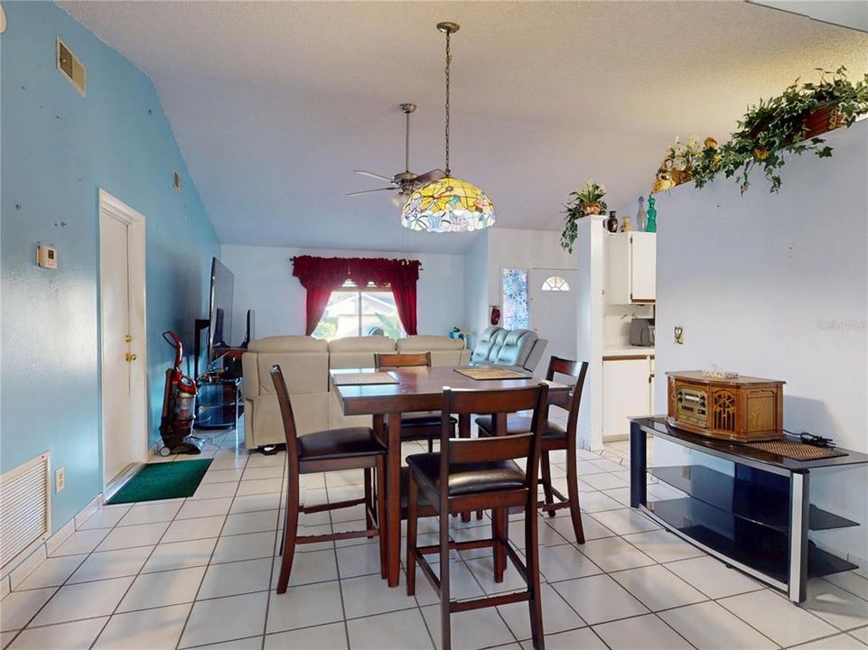For Sale: $335,500 (3 beds, 2 baths, 1841 Square Feet)
