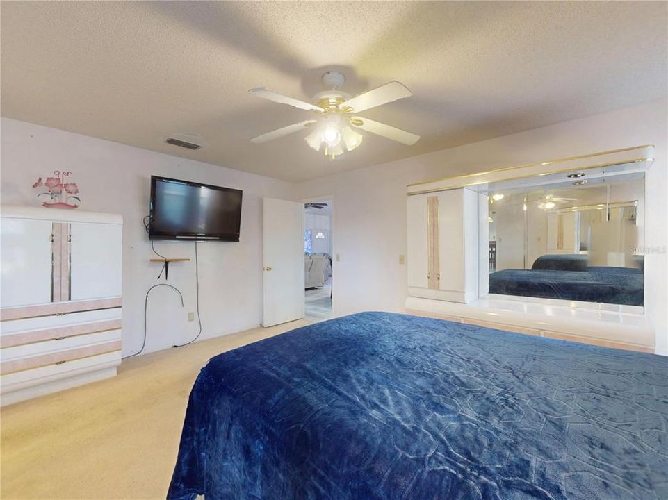 For Sale: $335,500 (3 beds, 2 baths, 1841 Square Feet)