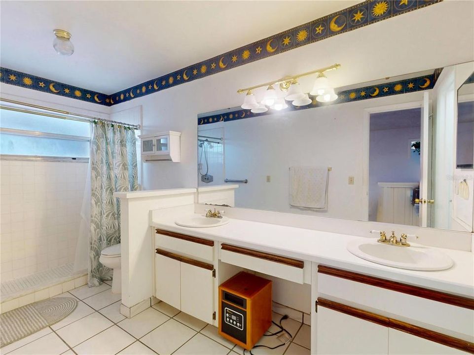 For Sale: $335,500 (3 beds, 2 baths, 1841 Square Feet)