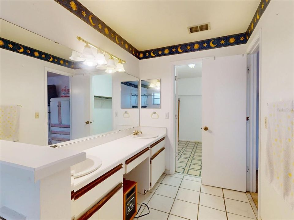 For Sale: $335,500 (3 beds, 2 baths, 1841 Square Feet)