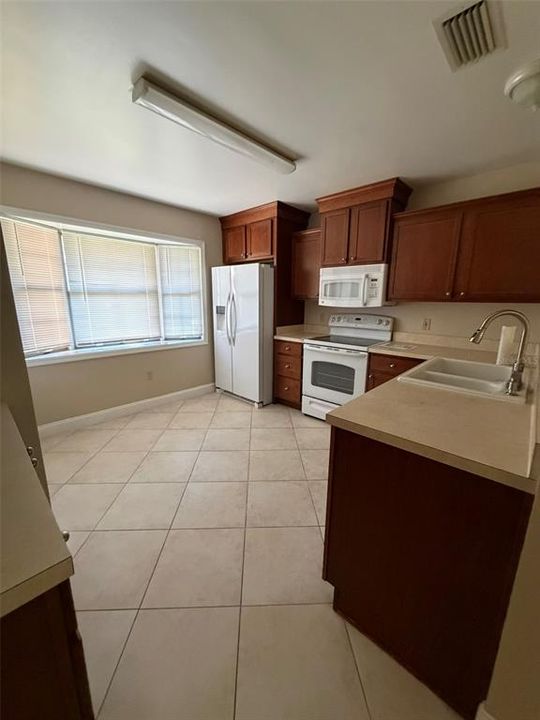 В аренду: $1,750 (2 спален, 2 ванн, 1328 Квадратных фут)