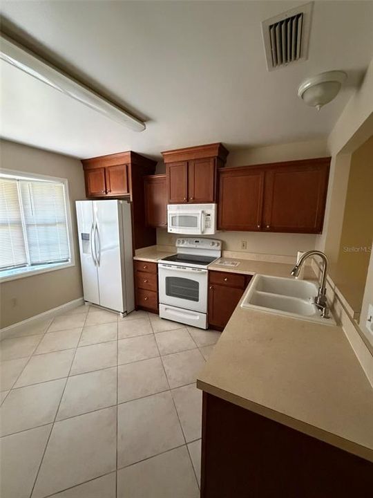 В аренду: $1,750 (2 спален, 2 ванн, 1328 Квадратных фут)