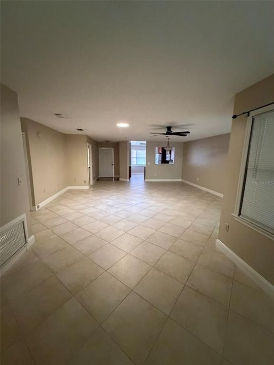 В аренду: $1,750 (2 спален, 2 ванн, 1328 Квадратных фут)