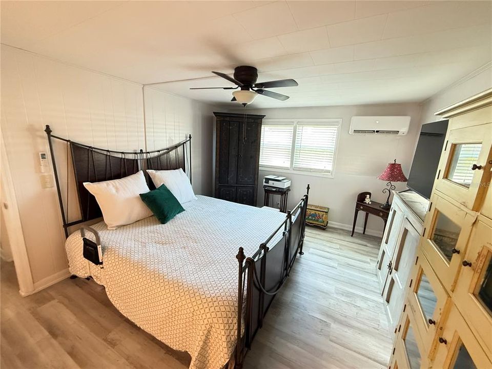 На продажу: $349,900 (2 спален, 2 ванн, 1242 Квадратных фут)