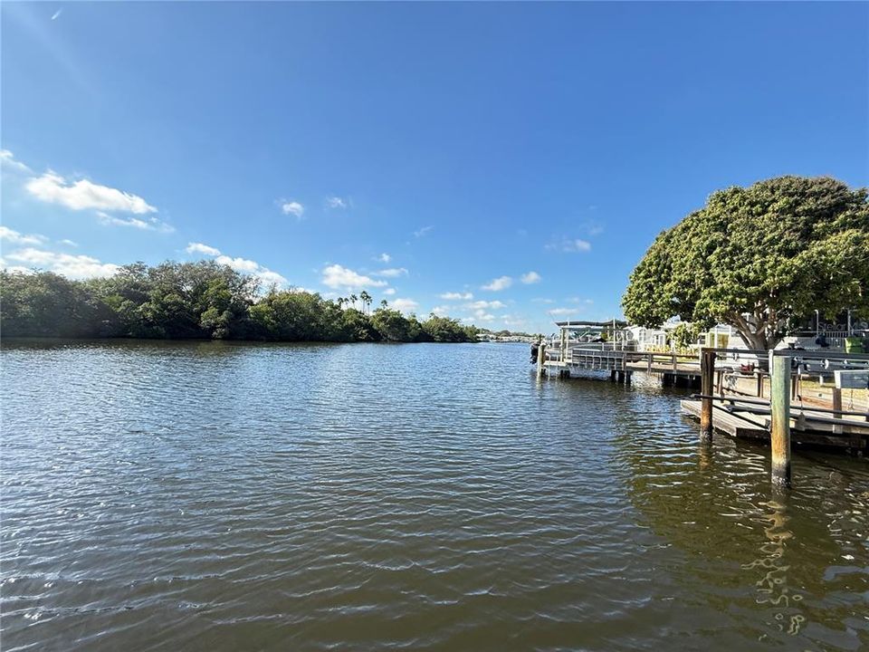 На продажу: $349,900 (2 спален, 2 ванн, 1242 Квадратных фут)