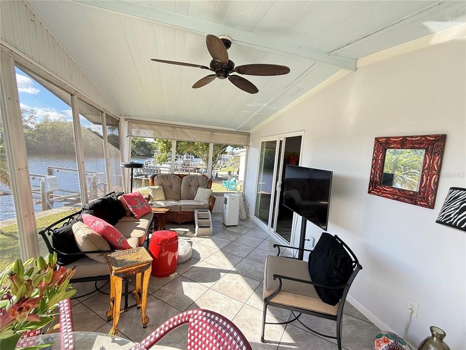 На продажу: $349,900 (2 спален, 2 ванн, 1242 Квадратных фут)