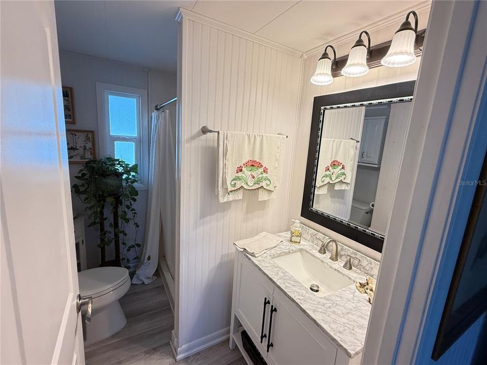 На продажу: $349,900 (2 спален, 2 ванн, 1242 Квадратных фут)