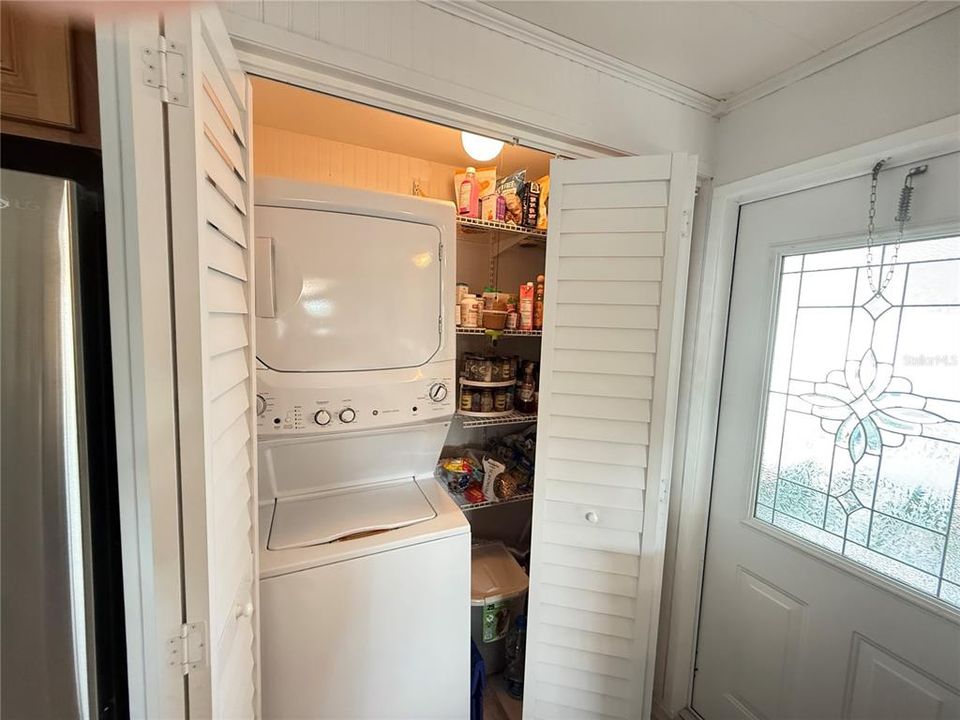 На продажу: $349,900 (2 спален, 2 ванн, 1242 Квадратных фут)