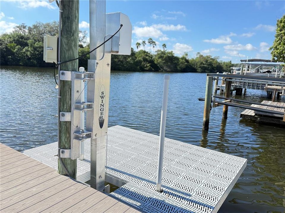 На продажу: $349,900 (2 спален, 2 ванн, 1242 Квадратных фут)