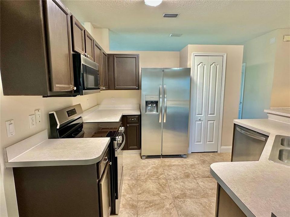 待售: $329,000 (3 贝兹, 2 浴室, 1728 平方英尺)