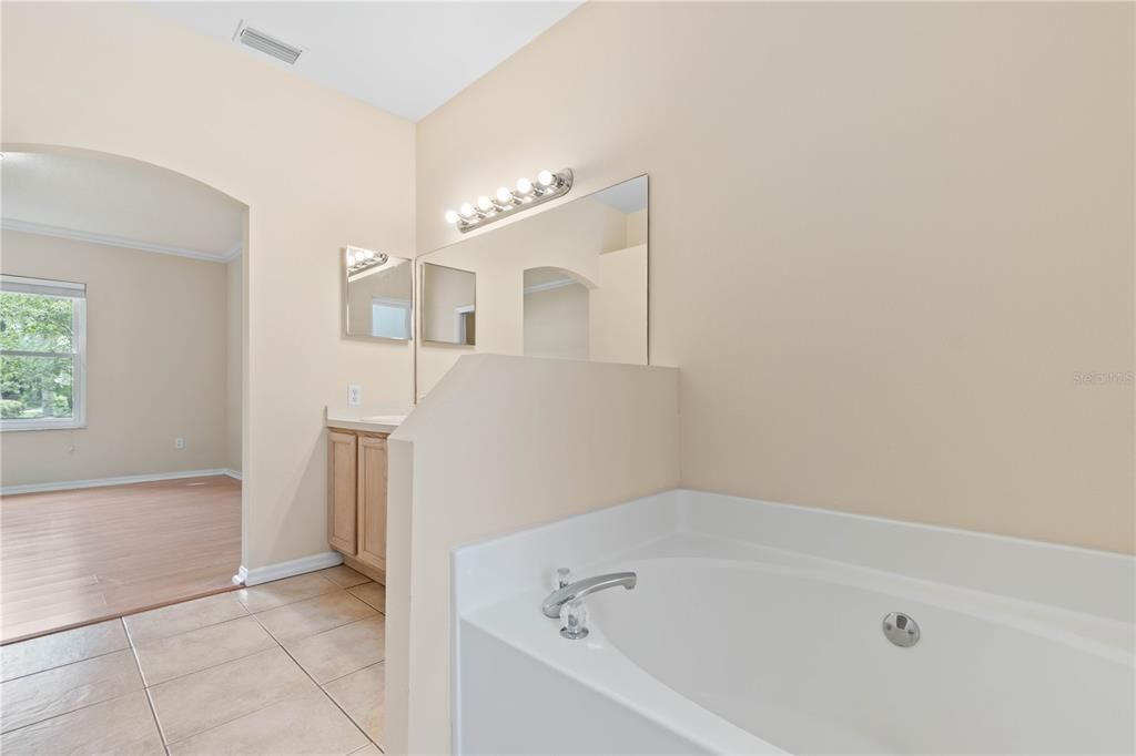 待售: $329,000 (3 贝兹, 2 浴室, 1728 平方英尺)