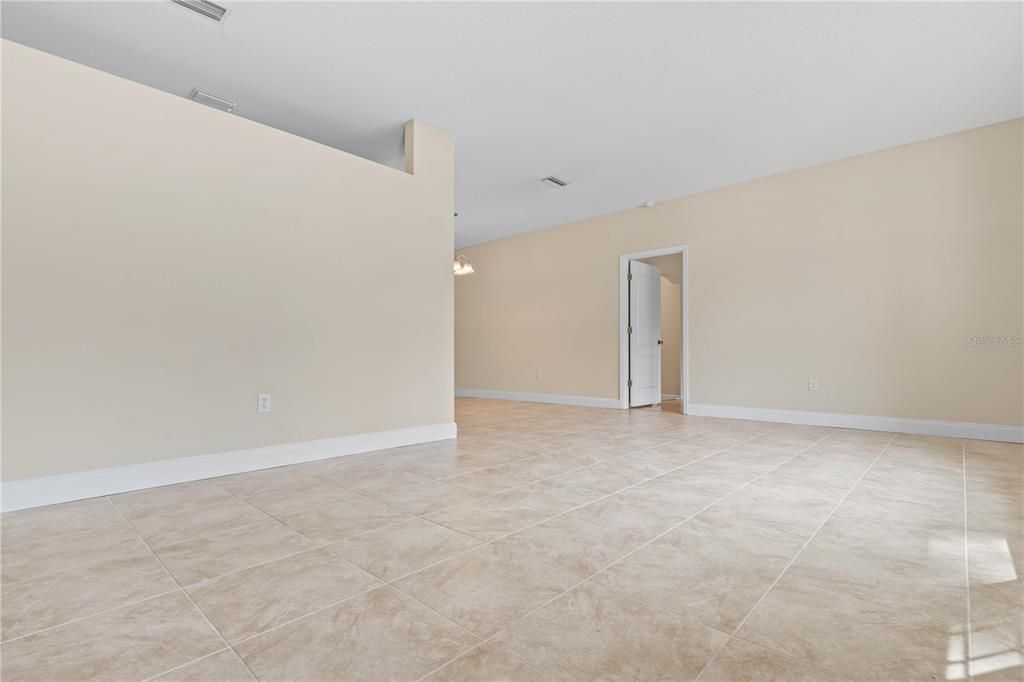 待售: $329,000 (3 贝兹, 2 浴室, 1728 平方英尺)