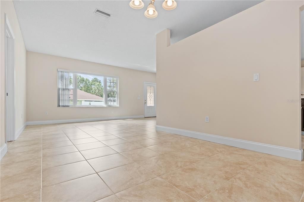 待售: $329,000 (3 贝兹, 2 浴室, 1728 平方英尺)