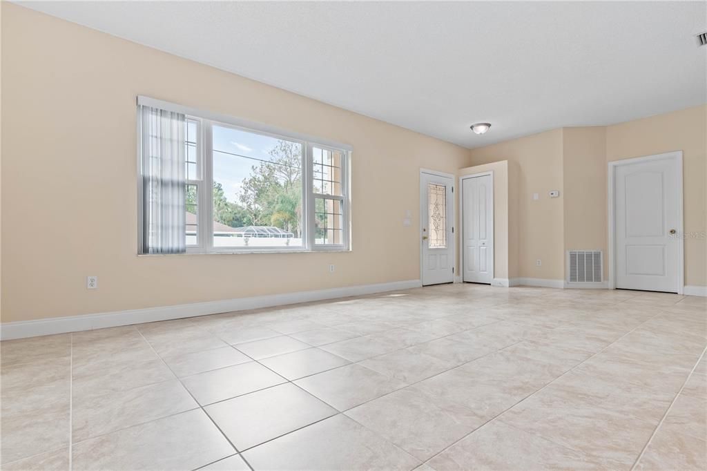 待售: $329,000 (3 贝兹, 2 浴室, 1728 平方英尺)