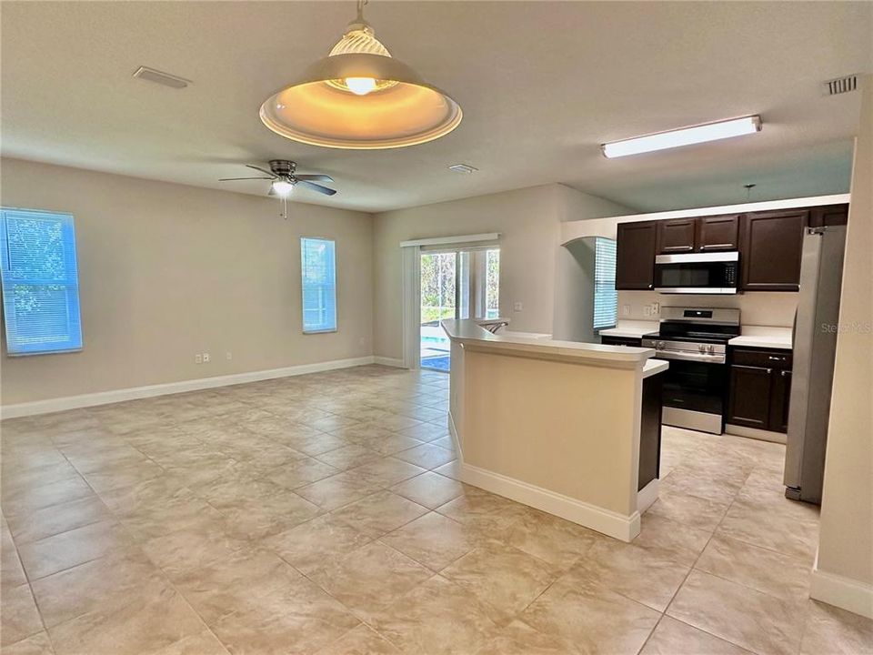 待售: $329,000 (3 贝兹, 2 浴室, 1728 平方英尺)