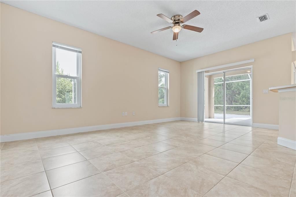 待售: $329,000 (3 贝兹, 2 浴室, 1728 平方英尺)