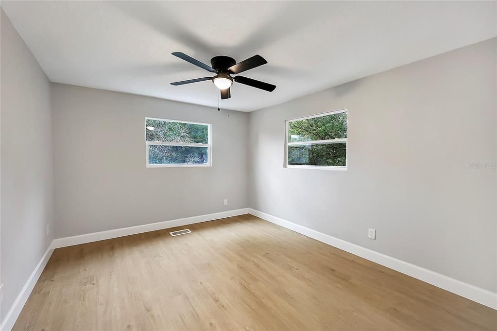 待售: $340,000 (4 贝兹, 2 浴室, 1920 平方英尺)