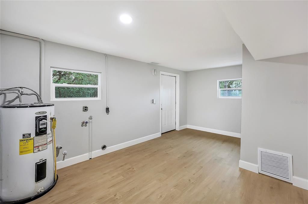 待售: $340,000 (4 贝兹, 2 浴室, 1920 平方英尺)