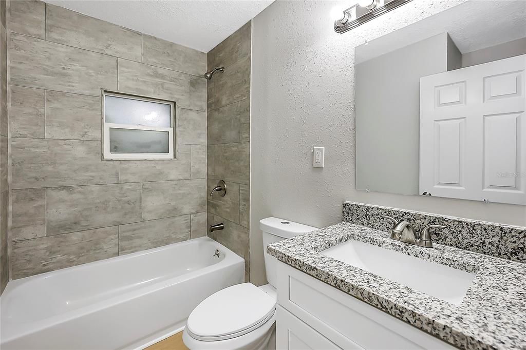 待售: $340,000 (4 贝兹, 2 浴室, 1920 平方英尺)