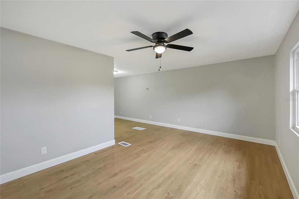 待售: $340,000 (4 贝兹, 2 浴室, 1920 平方英尺)