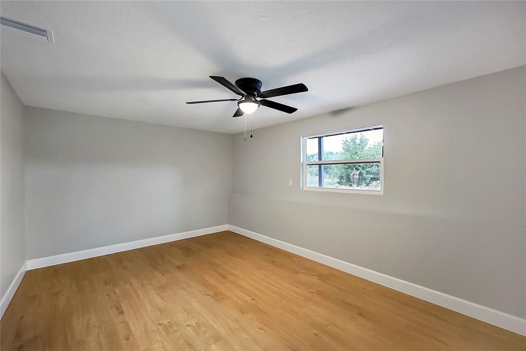 待售: $340,000 (4 贝兹, 2 浴室, 1920 平方英尺)