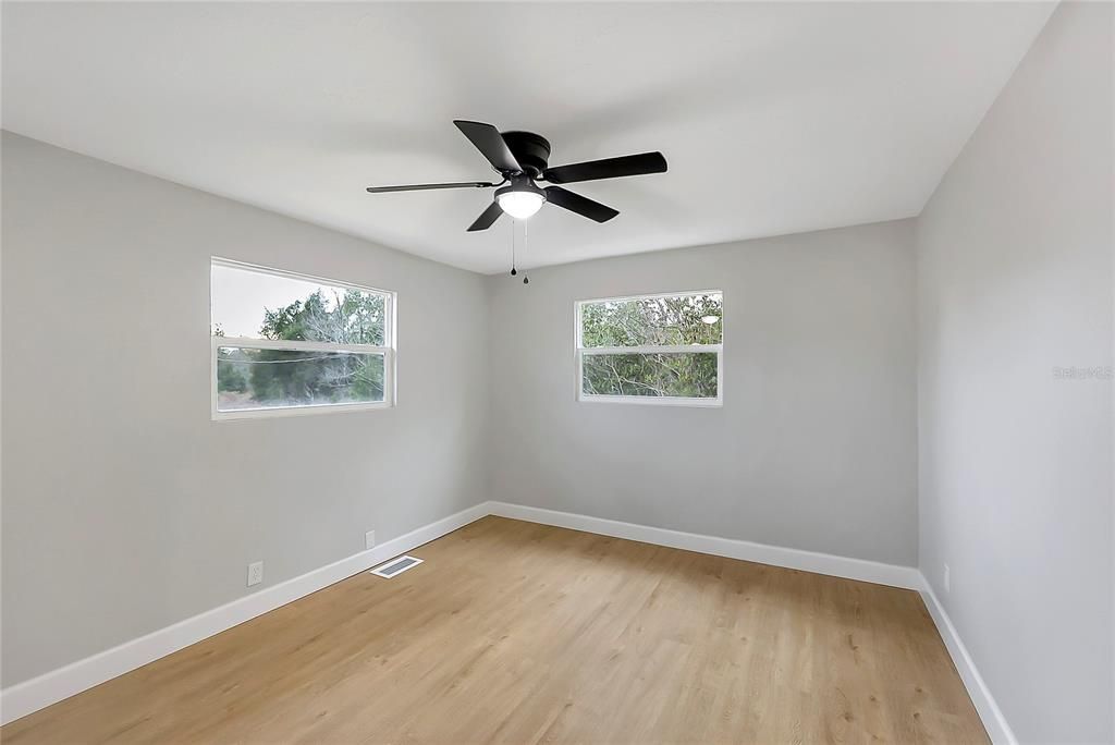 待售: $340,000 (4 贝兹, 2 浴室, 1920 平方英尺)