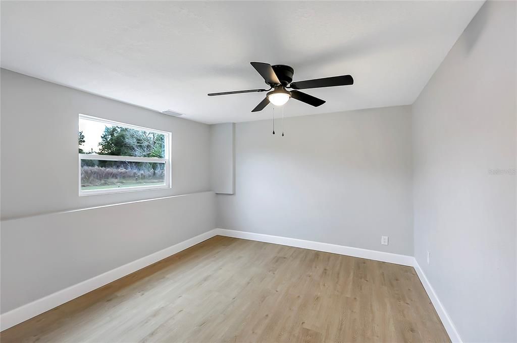 待售: $340,000 (4 贝兹, 2 浴室, 1920 平方英尺)