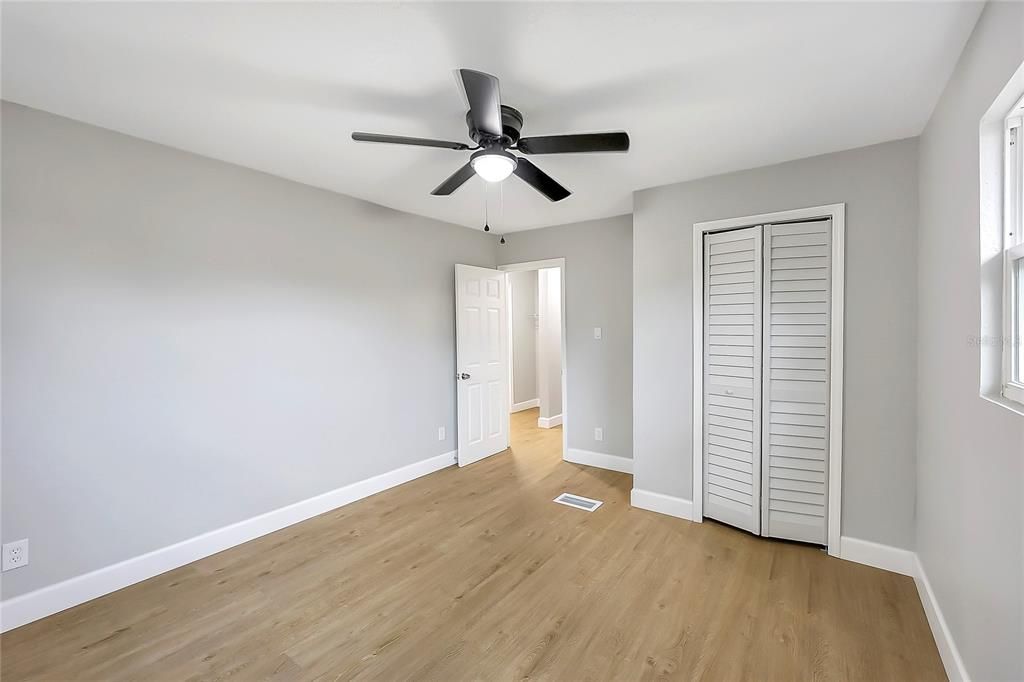 待售: $340,000 (4 贝兹, 2 浴室, 1920 平方英尺)