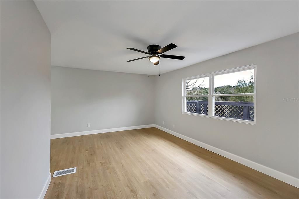 待售: $340,000 (4 贝兹, 2 浴室, 1920 平方英尺)