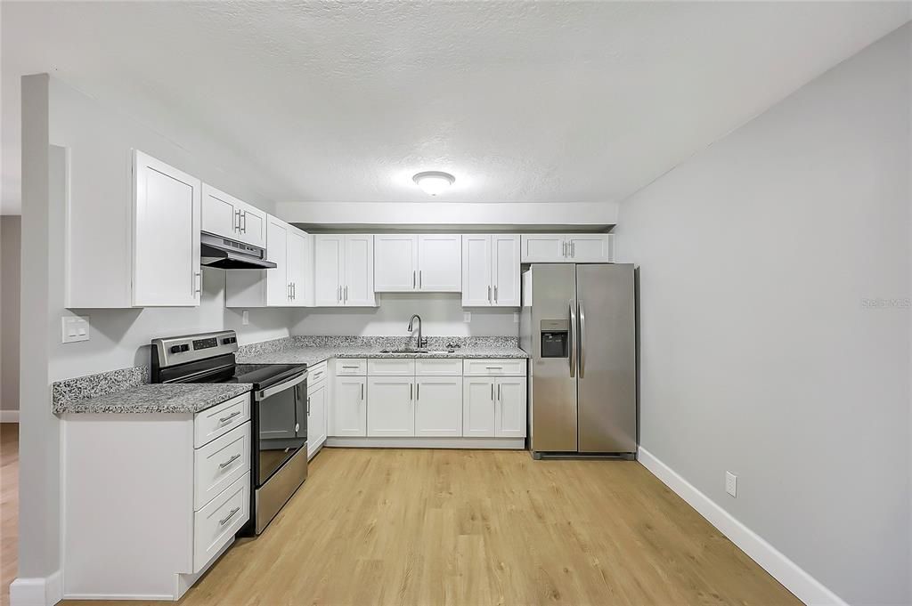 待售: $340,000 (4 贝兹, 2 浴室, 1920 平方英尺)