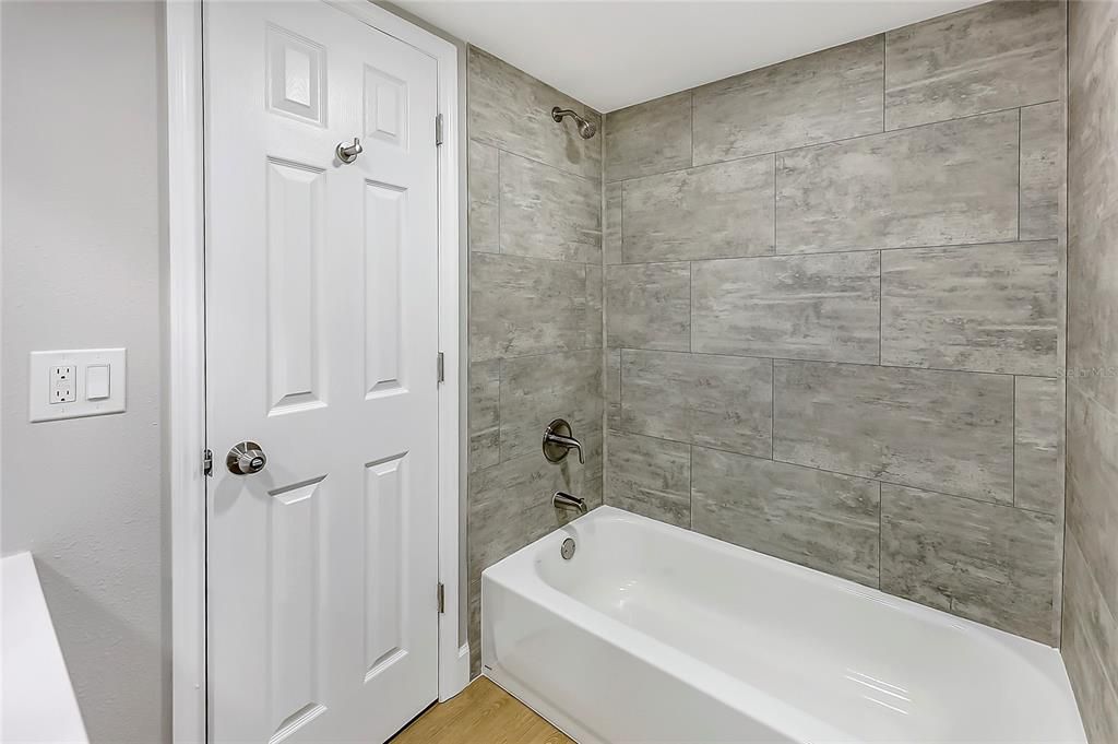 待售: $340,000 (4 贝兹, 2 浴室, 1920 平方英尺)