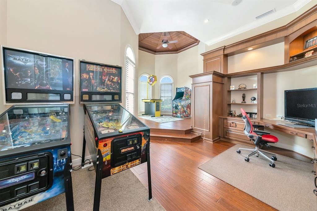 For Sale: $2,100,000 (4 beds, 5 baths, 4363 Square Feet)