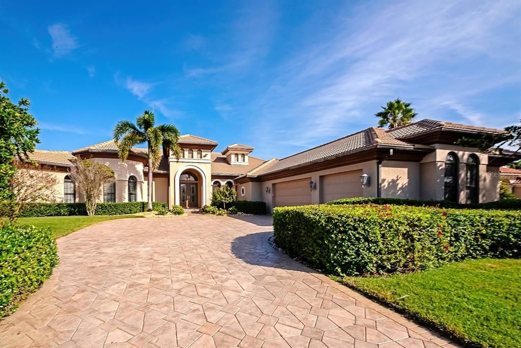 For Sale: $2,100,000 (4 beds, 5 baths, 4363 Square Feet)