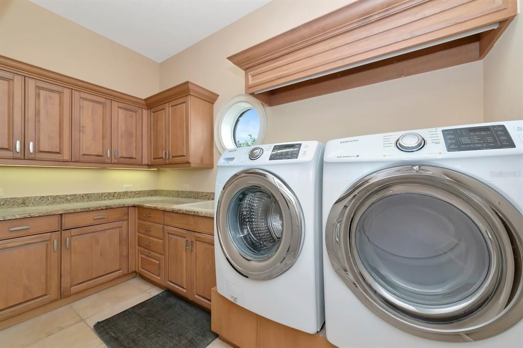For Sale: $2,100,000 (4 beds, 5 baths, 4363 Square Feet)