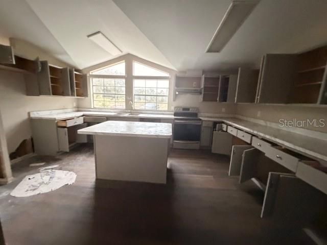 待售: $110,000 (4 贝兹, 2 浴室, 2085 平方英尺)