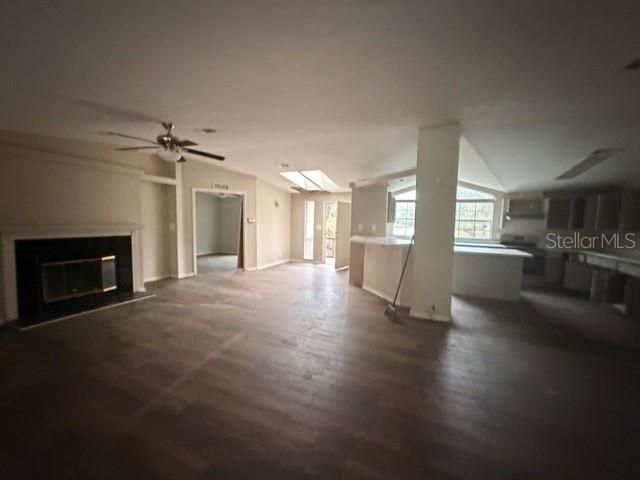 待售: $110,000 (4 贝兹, 2 浴室, 2085 平方英尺)