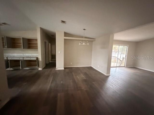 待售: $110,000 (4 贝兹, 2 浴室, 2085 平方英尺)