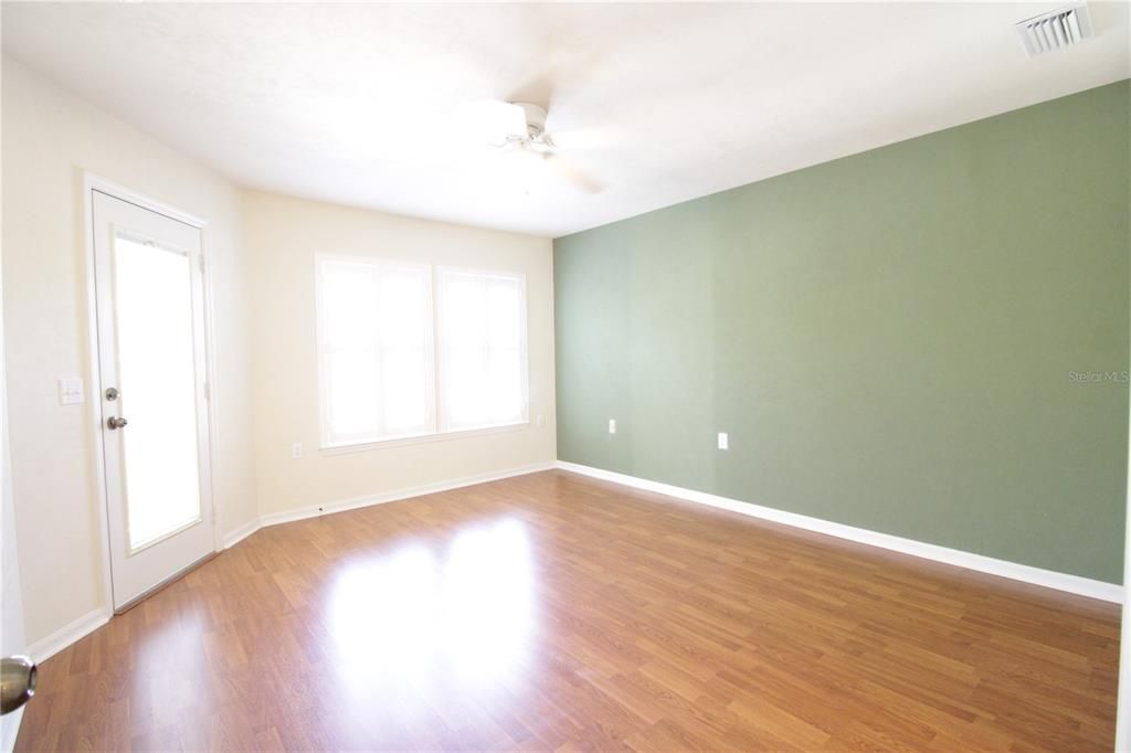 В аренду: $2,500 (3 спален, 2 ванн, 1641 Квадратных фут)