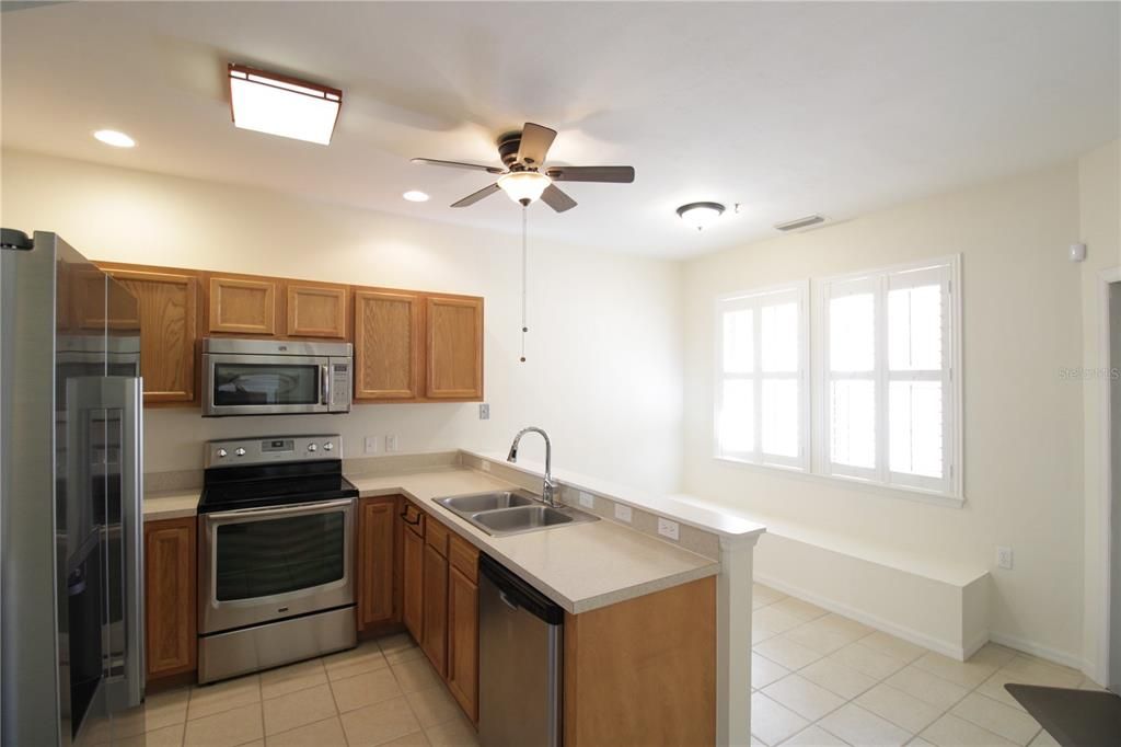 В аренду: $2,500 (3 спален, 2 ванн, 1641 Квадратных фут)