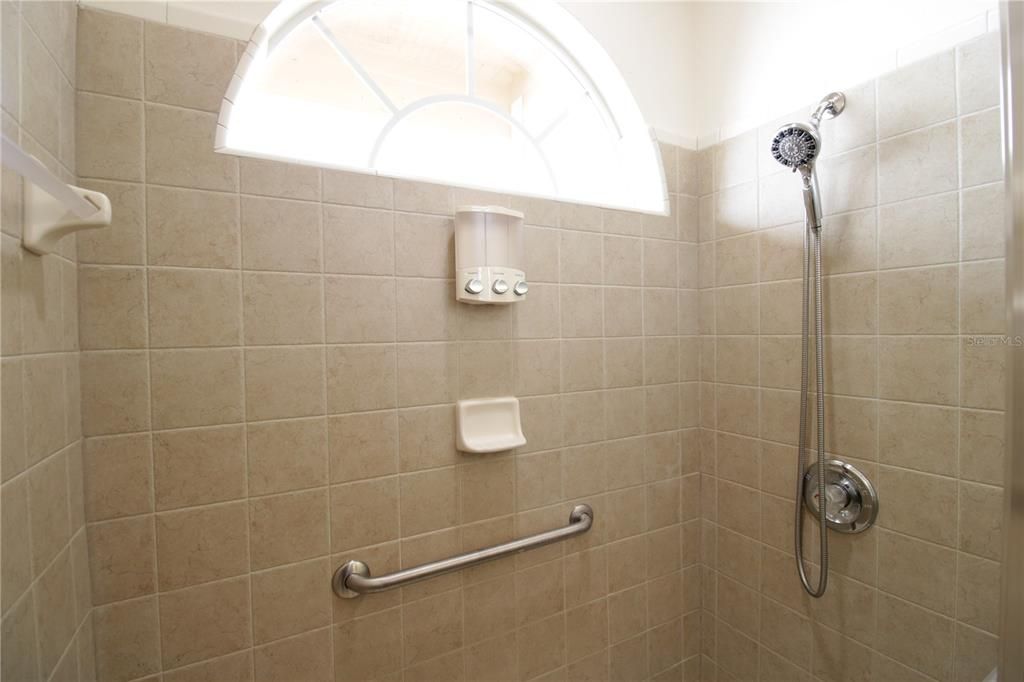 В аренду: $2,500 (3 спален, 2 ванн, 1641 Квадратных фут)