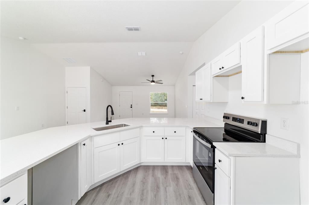 待售: $275,000 (3 贝兹, 2 浴室, 1394 平方英尺)