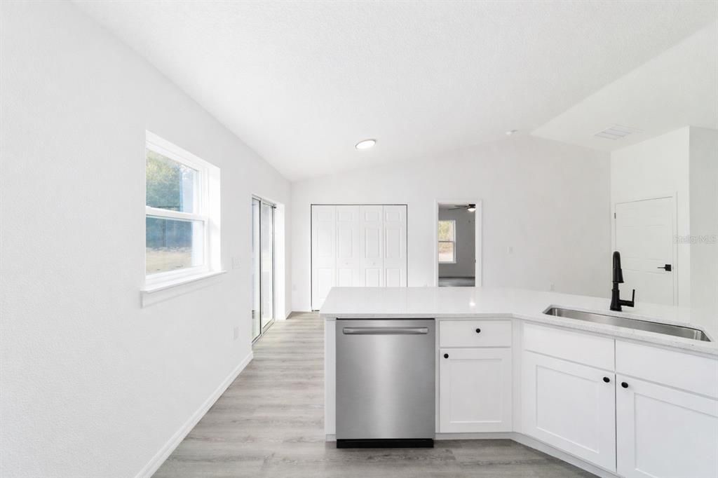 待售: $275,000 (3 贝兹, 2 浴室, 1394 平方英尺)