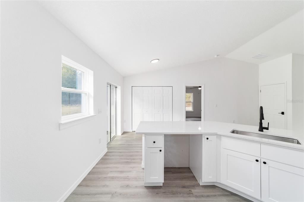 待售: $275,000 (3 贝兹, 2 浴室, 1394 平方英尺)