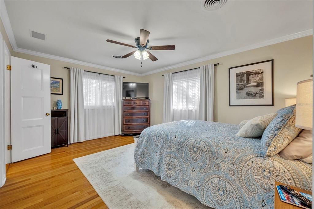 For Sale: $725,000 (3 beds, 2 baths, 1803 Square Feet)