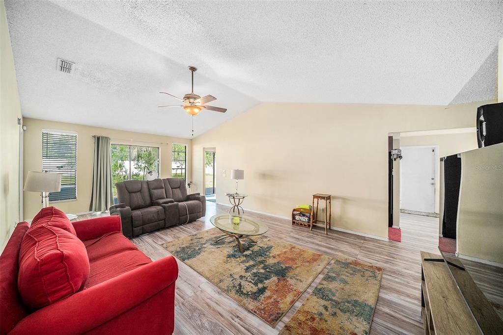 На продажу: $310,000 (3 спален, 2 ванн, 1494 Квадратных фут)