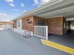 For Sale: $169,000 (2 beds, 2 baths, 870 Square Feet)