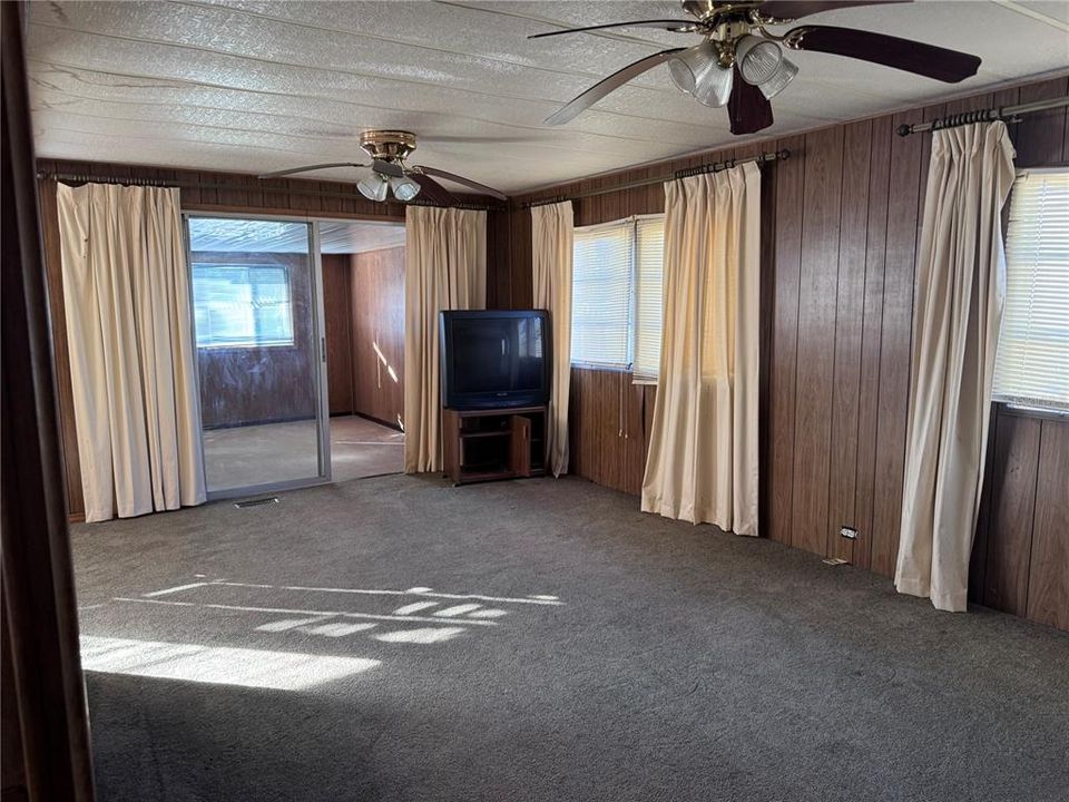 На продажу: $79,900 (2 спален, 2 ванн, 1056 Квадратных фут)